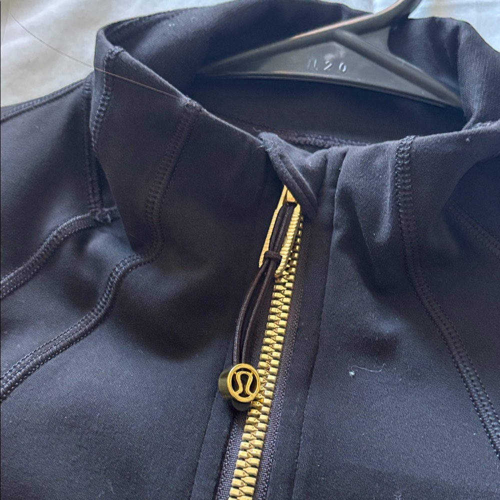 Lululemon limited edition black and gold cropped define jacket - Picture 2 of 4
